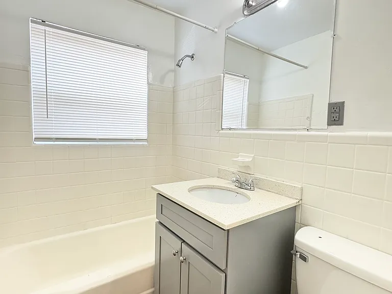 2042 NW 25th St #15 — Photo 14