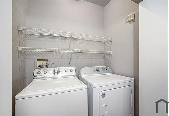 2 bed, 1024 sqft, $1,850 — Photo 2