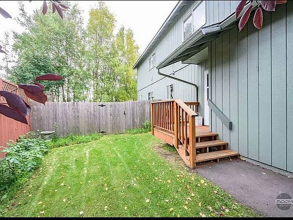 2nd image of 4040 Lakehurst Cir