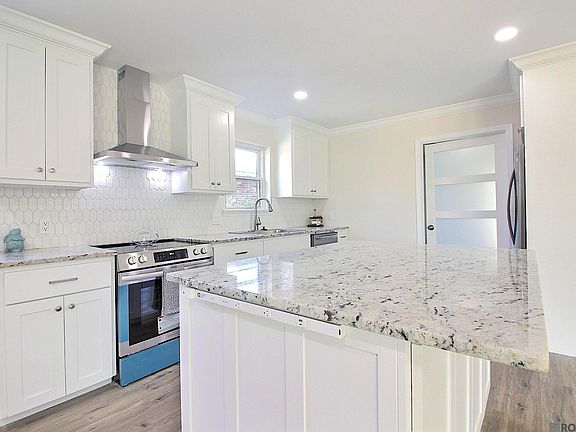 5th image of 5236 Floynell Dr