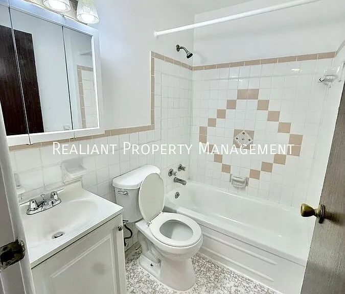 6830 Simpson Ave #6 — Photo 5