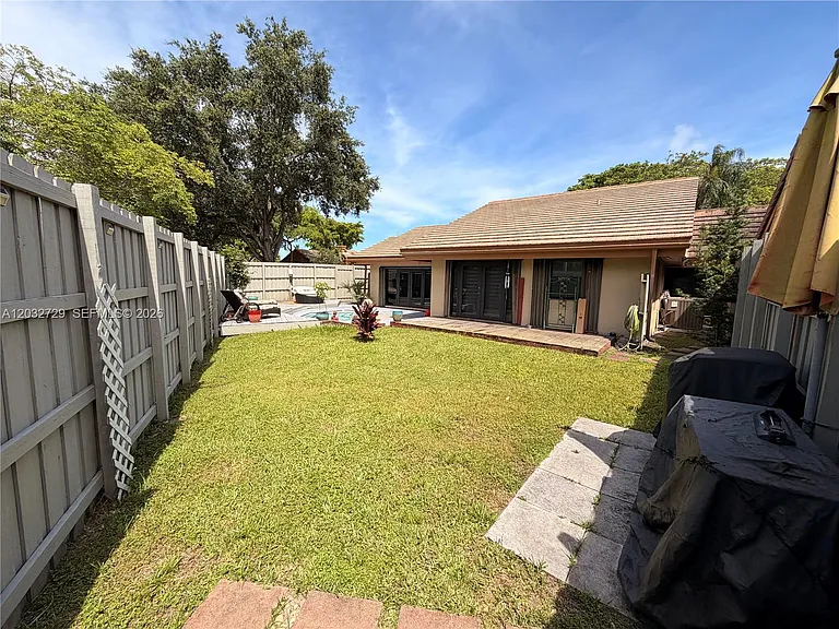 20451 NE 10th Pl — Photo 16