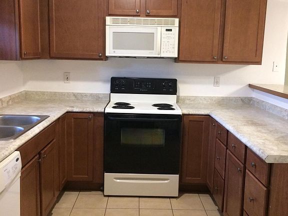 2nd image of 816 Largo Ct