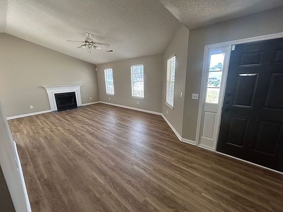 2nd image of 25 Oak Lake Ct
