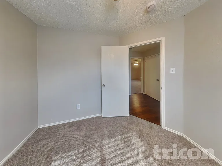 7422 Amber Dr — Photo 10