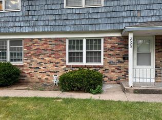 2525 Hawthorne Dr, Bettendorf, IA 52722