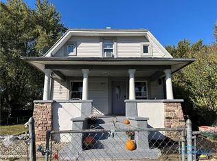 1102 Cresceus Rd, Oregon, OH 43616