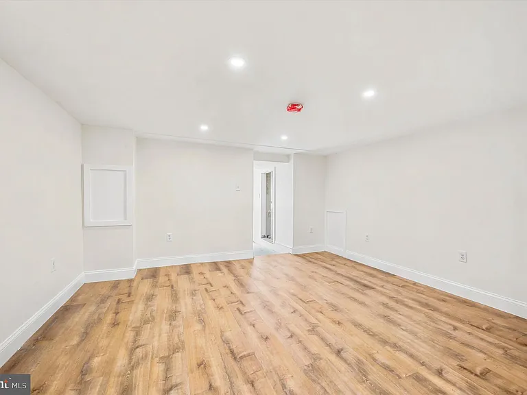 6419 Race St #B — Photo 10