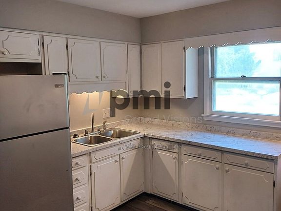 5th image of 340 N Monroe St APT 1