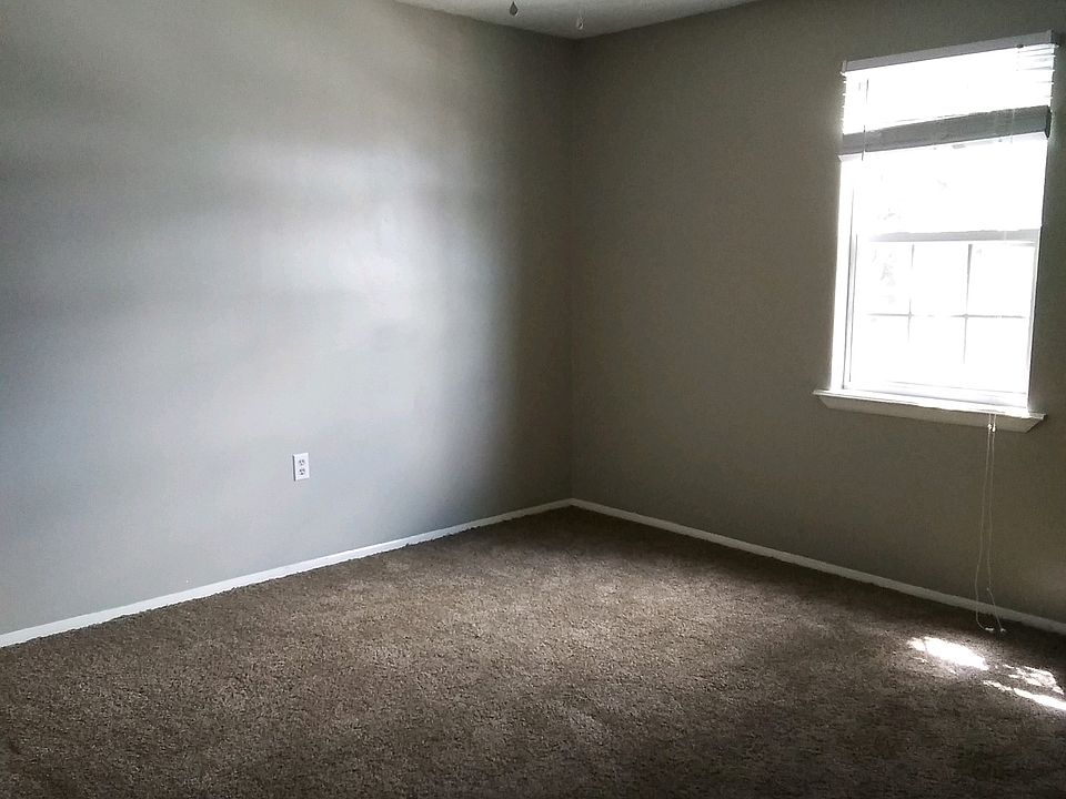 2nd image of 3 Meadow Run Cir APT E