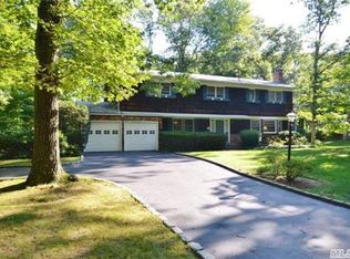22 Josephine Ln, Northport, NY 11768