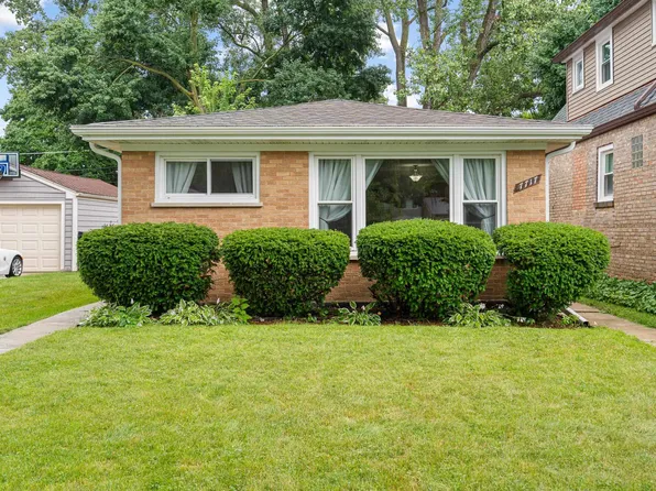 7717 Kilbourn Ave, Skokie, IL 60076