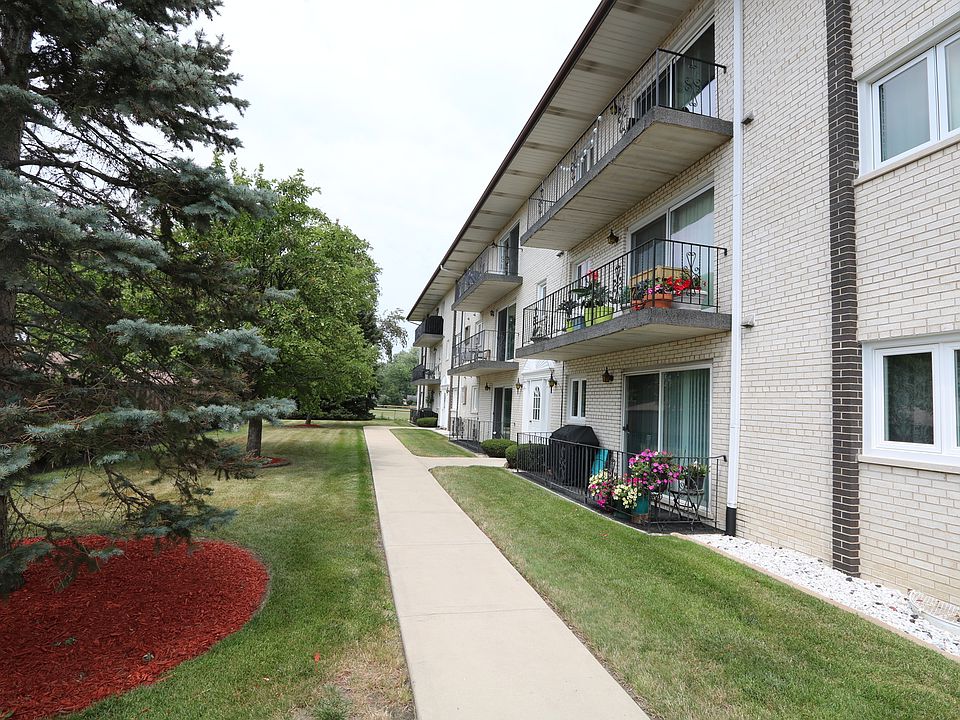 1st image of 7530 W 111th St APT 3B