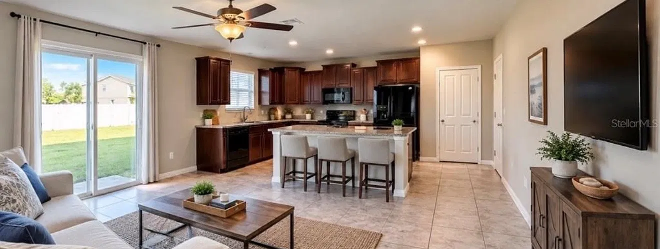 4 bed, 2.5 bath, 2633 sqft, $2,450 — Photo 4