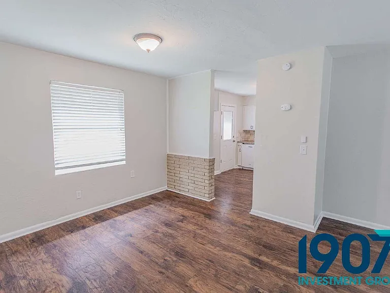 1832 Brighton Ave — Photo 6