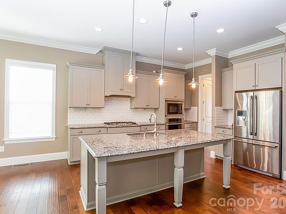 4th image of 205 N Centurion Ln