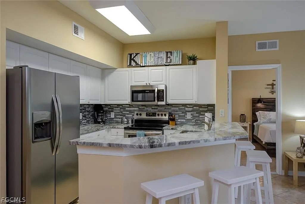 2 bed, 2.0 bath, 981 sqft, $3,300 — Photo 1
