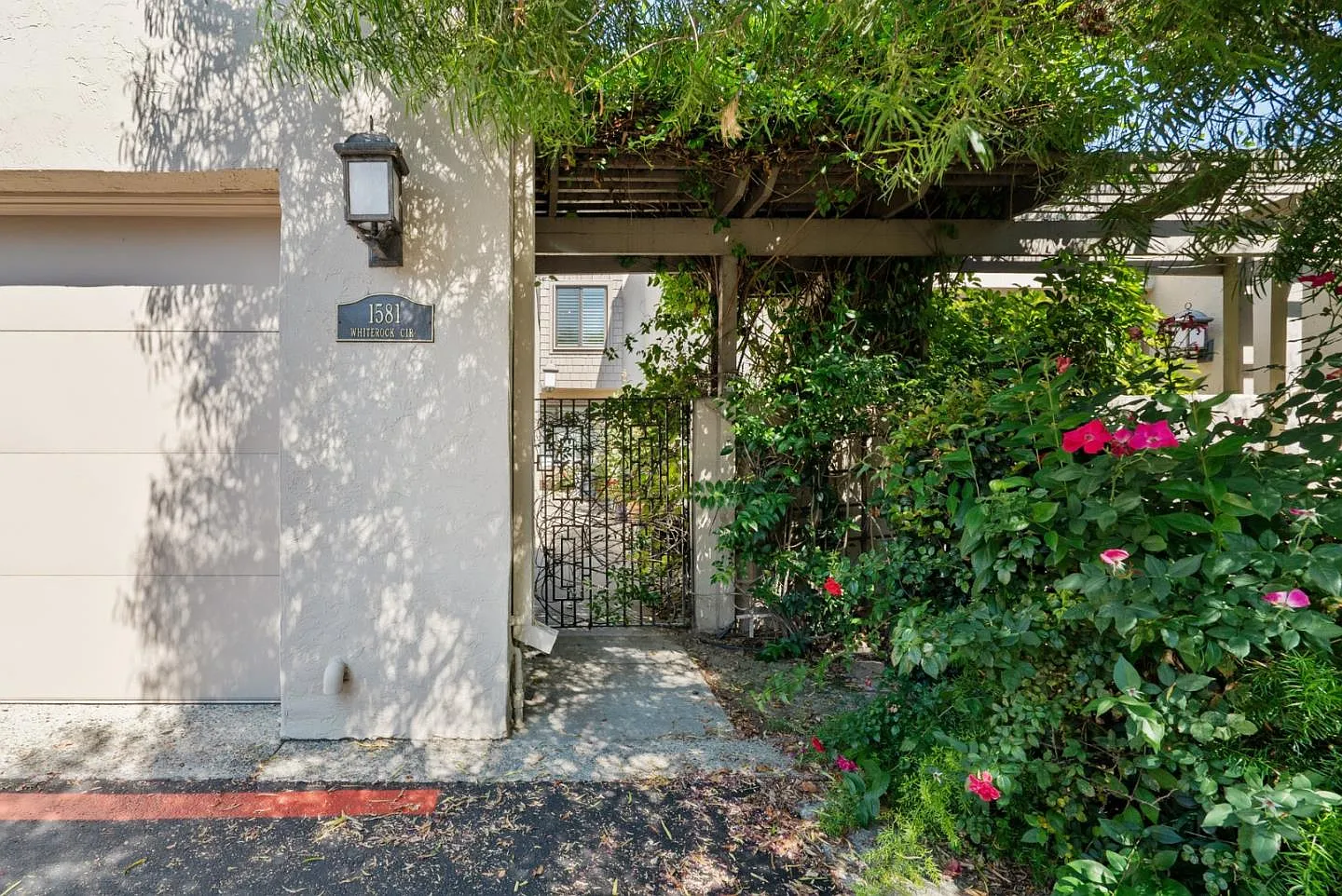 1581 Whiterock Cir photo 1