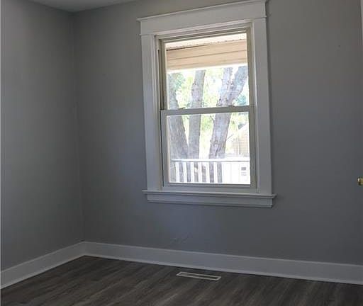 5th image of 431 N Eubank Ave
