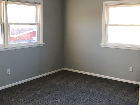 4th image of 10809 Robinhood St