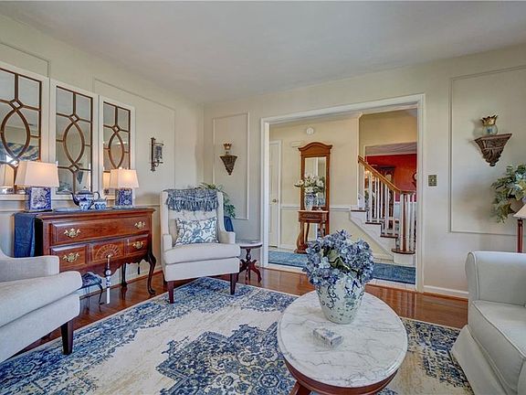 4th image of 833 Kemp Meadow Dr