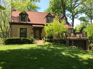 552 Deerpath Rd, Glen Ellyn, IL 60137