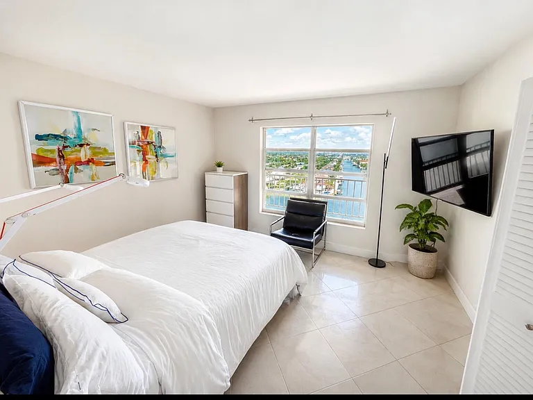 1021 Hillsboro Mile Bch #1008 — Photo 1