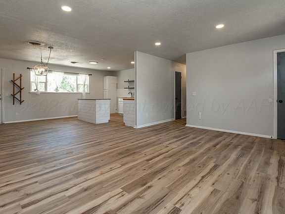 4th image of 1323 Smiley St