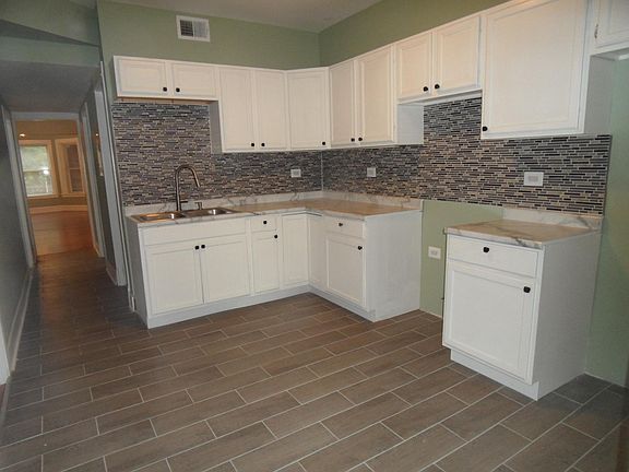4th image of 5633 S Wood St #1