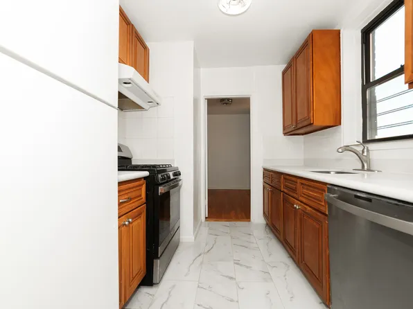 2475 East 11th Street image 1 of 23