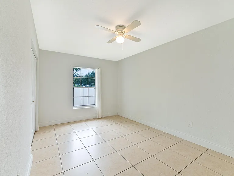289 SW 3rd Ct — Photo 20