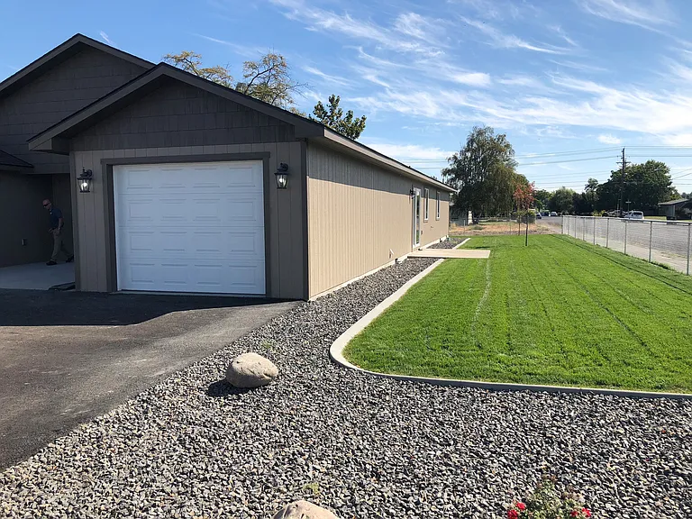 1649 W Pheasant St #A — Photo 13