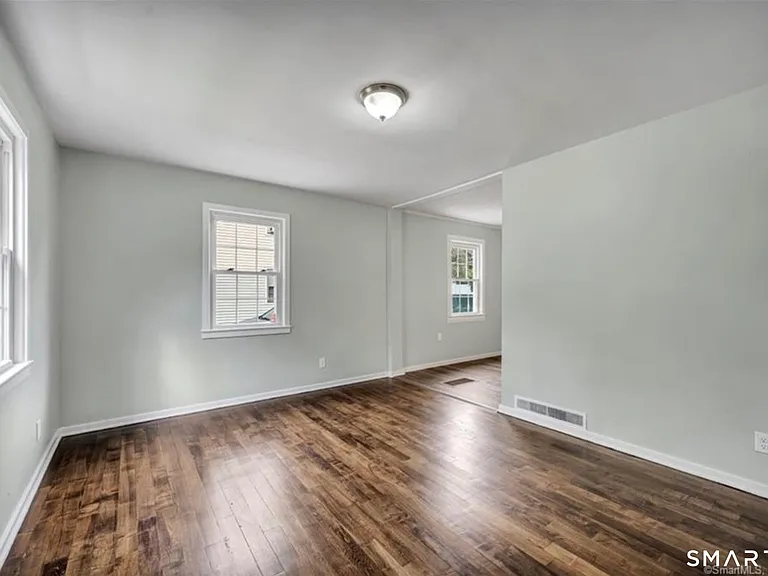 607 Hartford Rd — Photo 5
