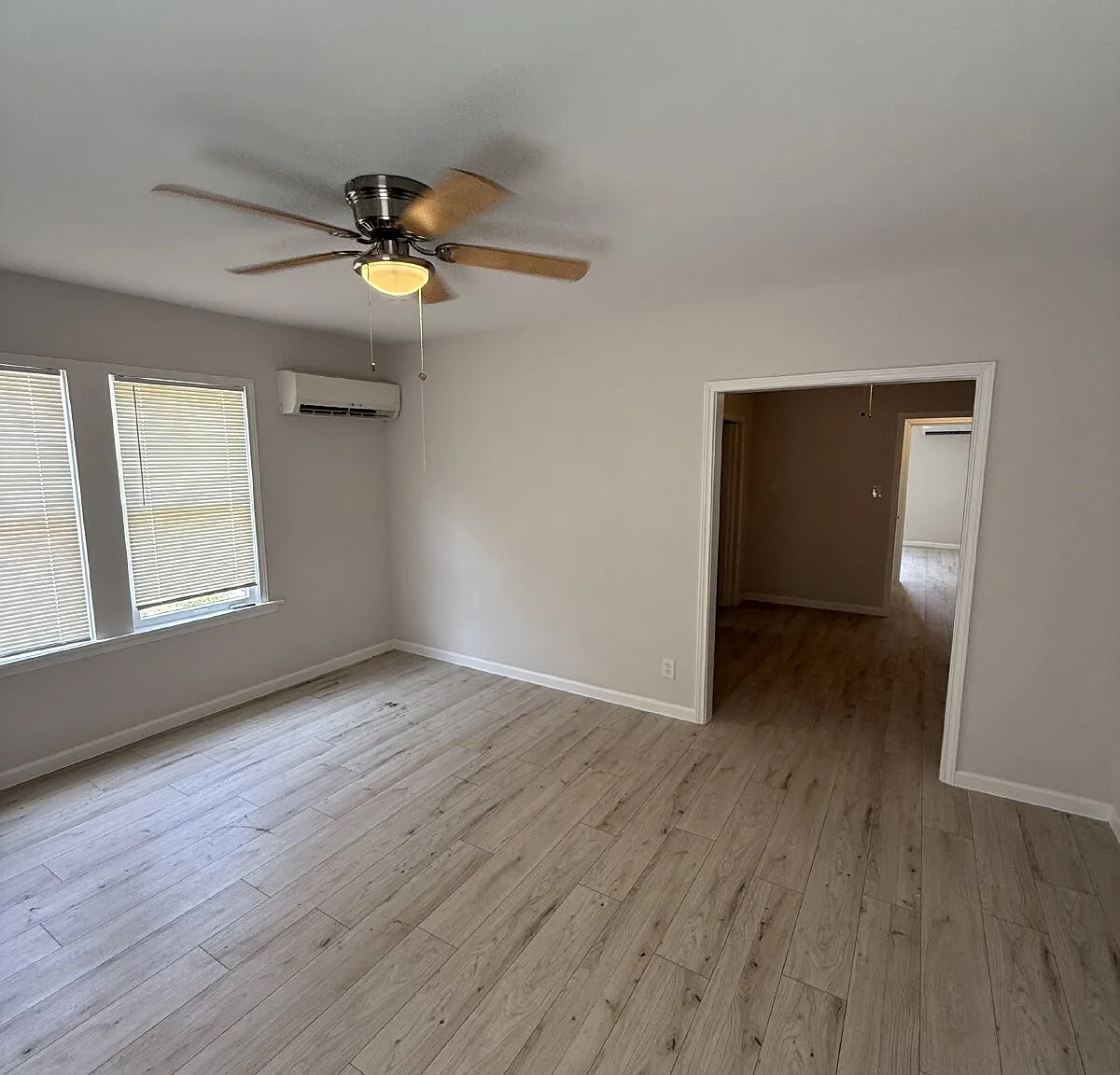 1 bed, 1.0 bath, 703 sqft, $1,475 — Photo 2