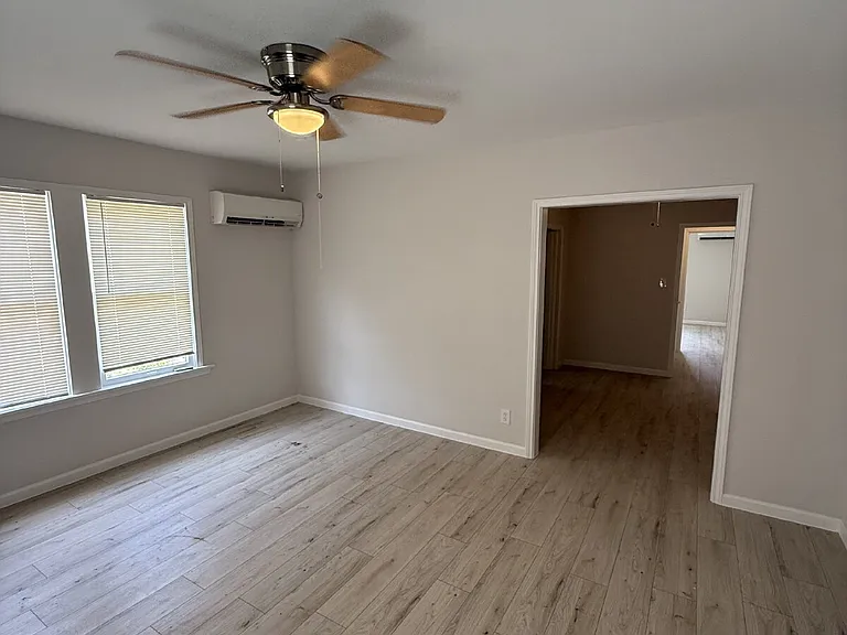 1008 Studewood St — Photo 2