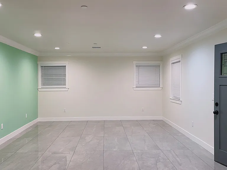 716 Gladys Ave — Photo 3