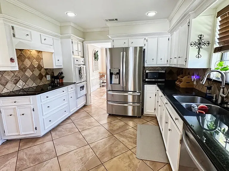 3934 Cypress Lake Dr — Photo 11