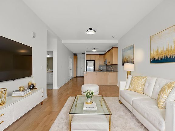 5th image of 1425 Vanier Pkwy #1069593