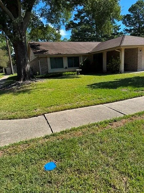 3 bed, 2.0 bath, 1631 sqft, $1,800 — Photo 2