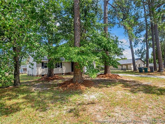 3rd image of 3695 Applegate Rd