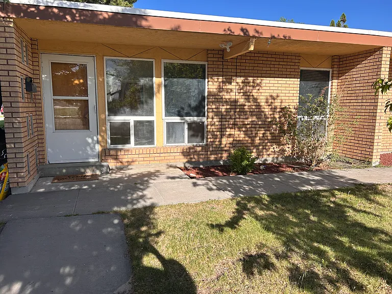 896 Raymond Dr #3 — Photo 1