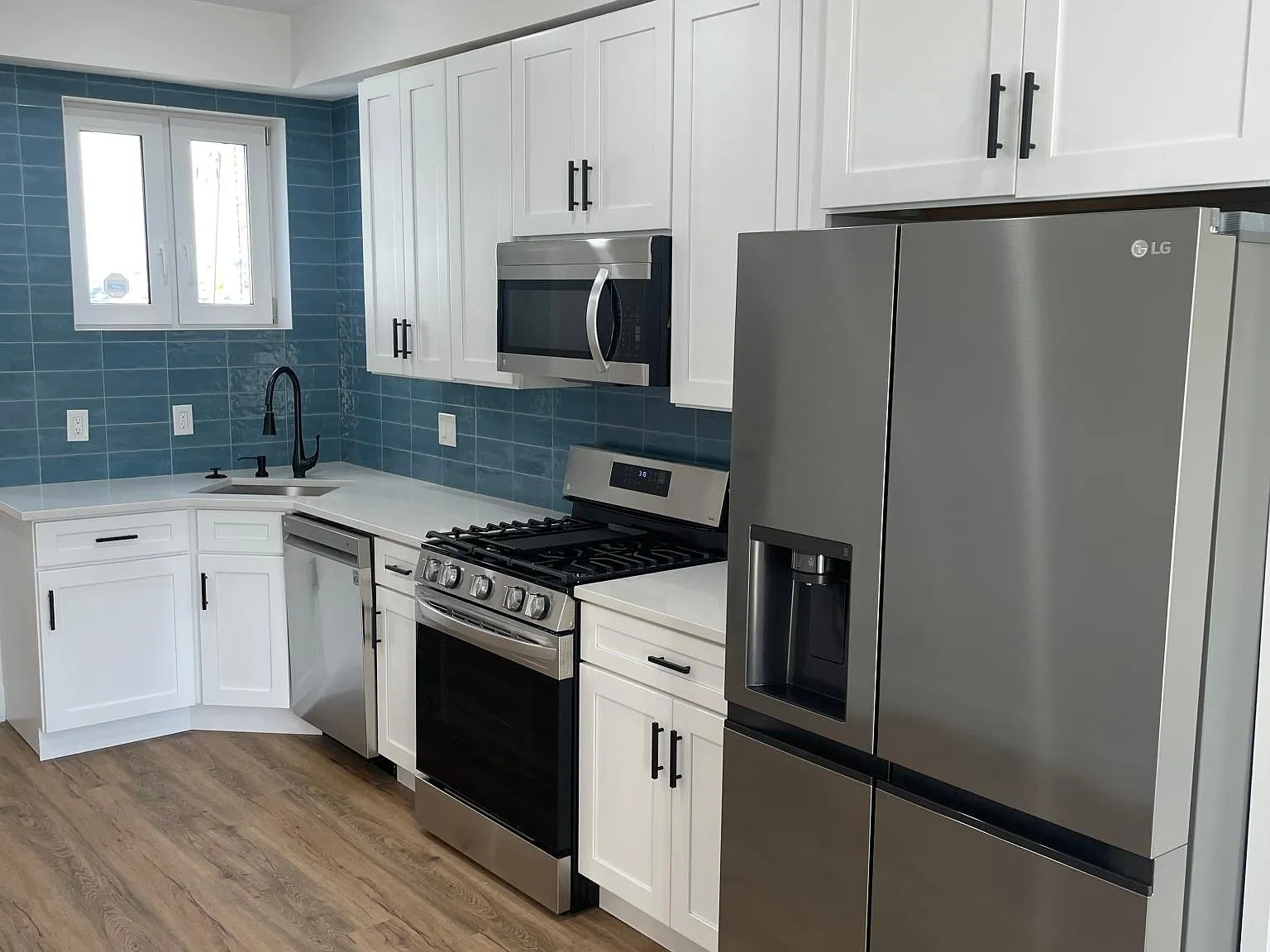 3 bed, 3.5 bath, $2,200 — Photo 1