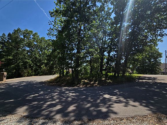 3rd image of 16 Cromarty Ln #16