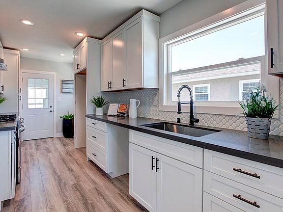5th image of 6113 Henrilee St