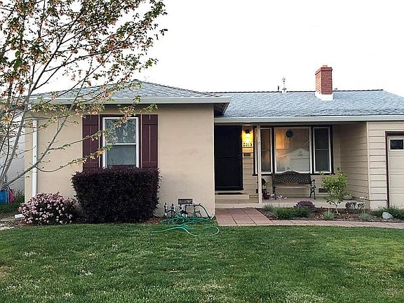 3rd image of 2319 25th Ave