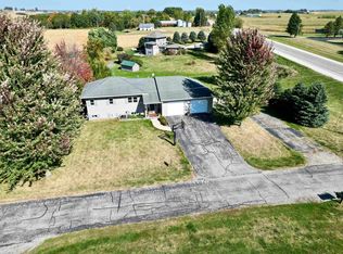 2270 Prairie View Rd, Decorah, IA 52101