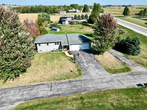 2270 Prairie View Rd, Decorah, IA 52101