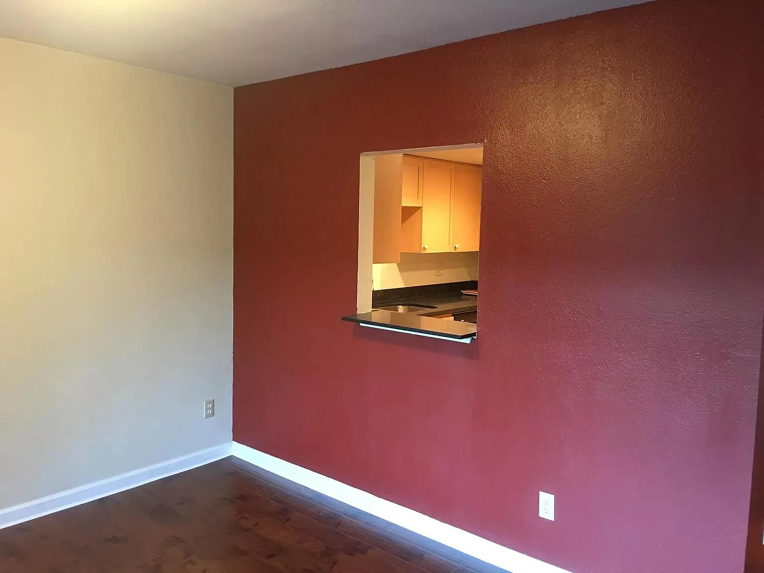10424 NE 32nd Pl — Photo 3