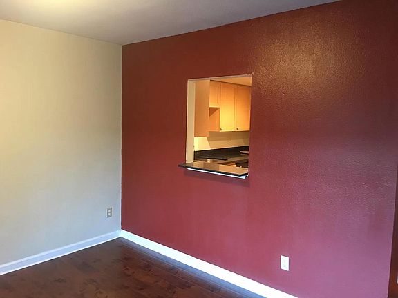 3rd image of 10424 NE 32nd Pl APT C303