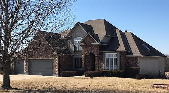 2nd image of 3310 N Juanita Dr